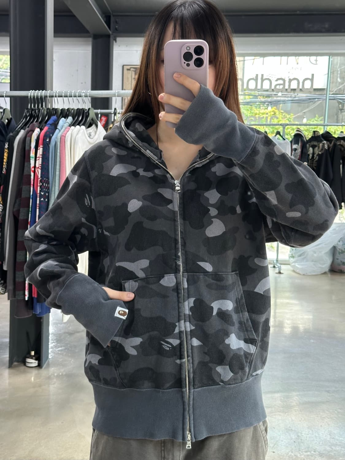 베이프 x Daiwa 카모 피쉬 핸드워머 풀 후드집업 흑계 상품이미지4