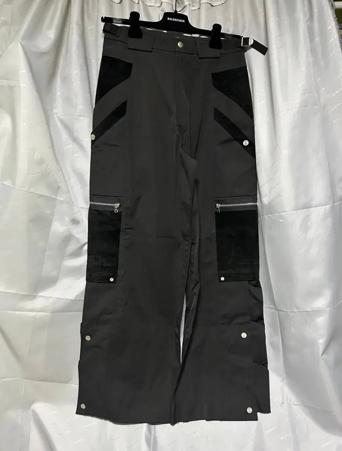 커마웨어 24fw 스웨이드 배색 스냅 카고 팬츠 상품이미지1