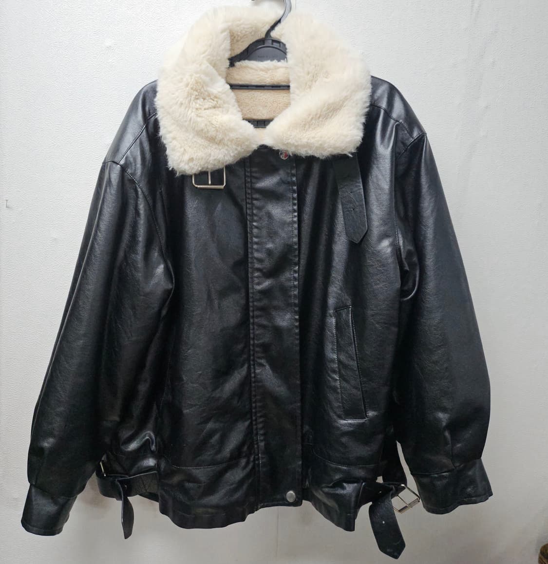 블랙 인조 가죽 무스탕 자켓  F 상품이미지1