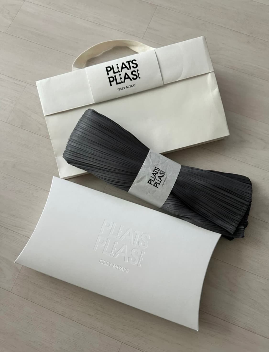 플리츠플리즈 베이직탑 그레이 5사이즈 새상품 상품이미지1