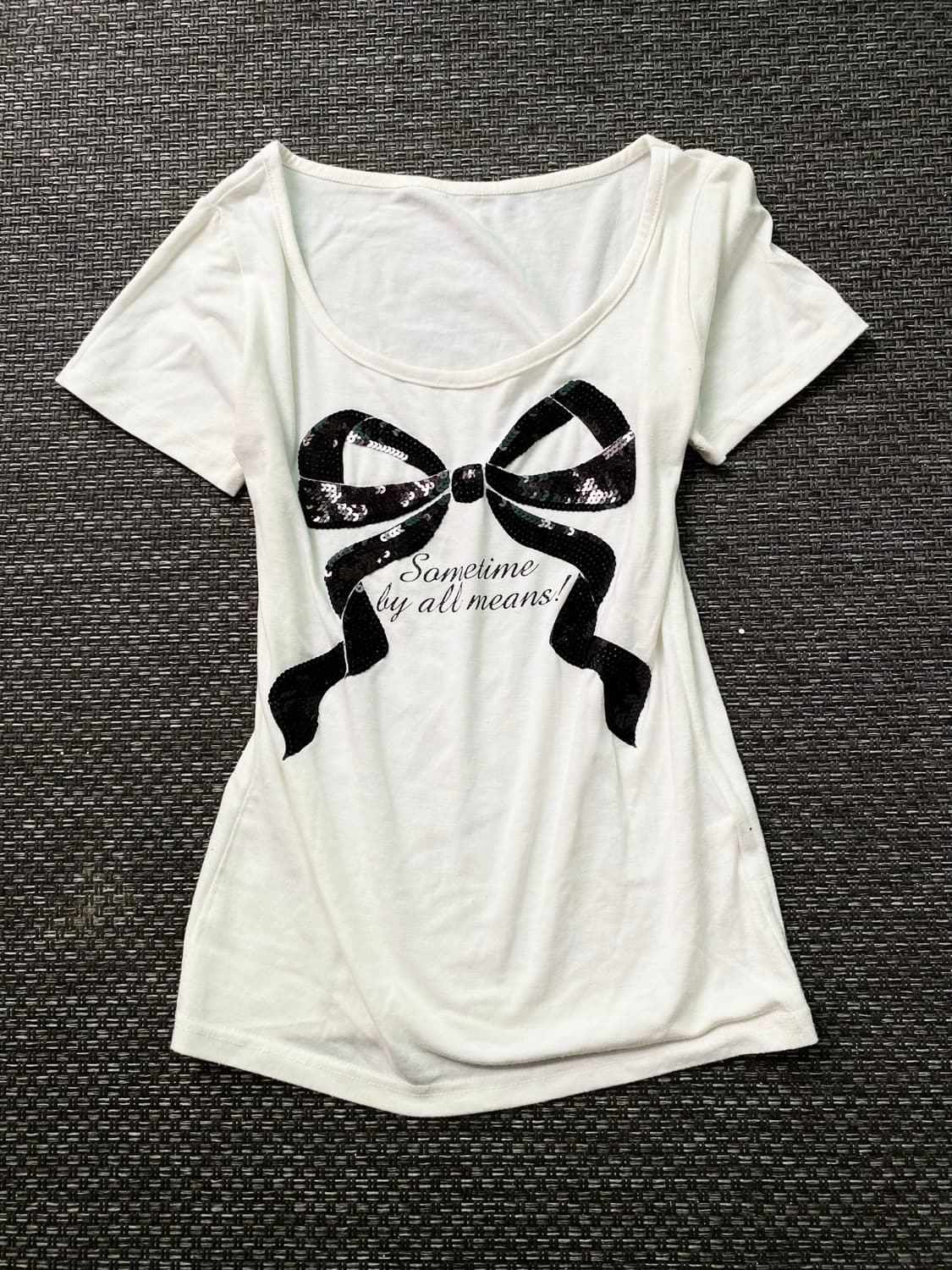  Y2K Ribbon Print Slim Fit Tee 상품이미지1