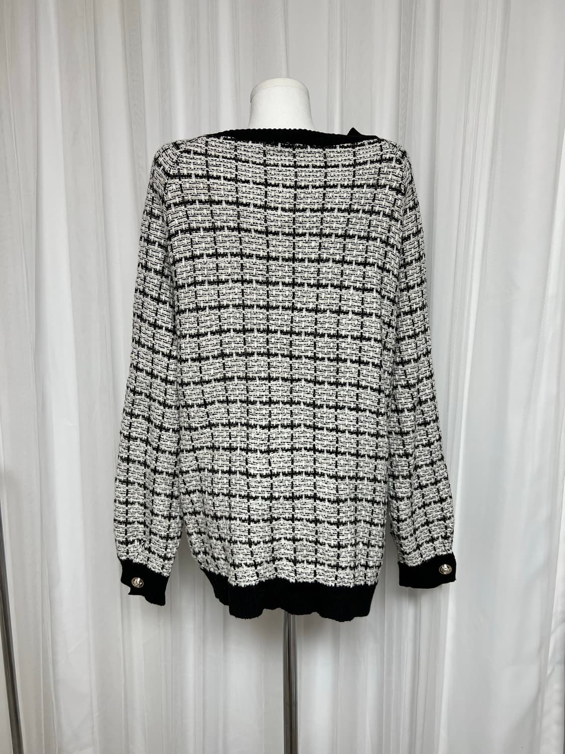 트위드 블랙 배색 금장 버튼 가디건 상품이미지8