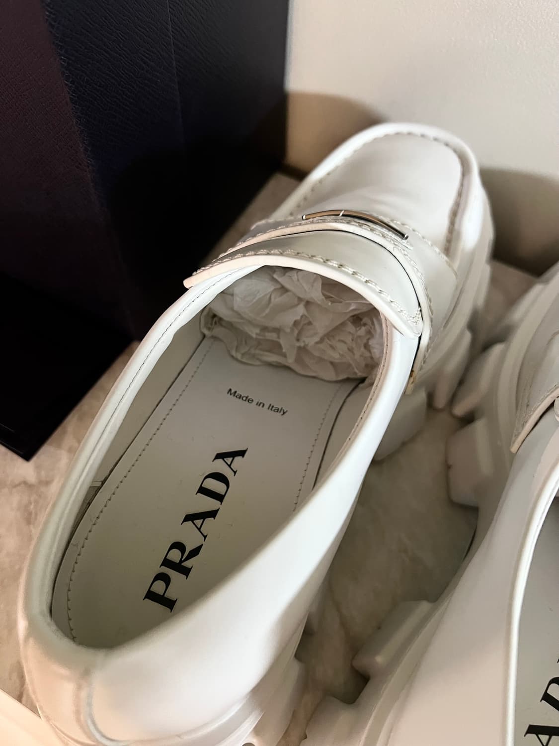 프라다 모놀리스 브러시드 로퍼 화이트 풀박스 상품이미지4