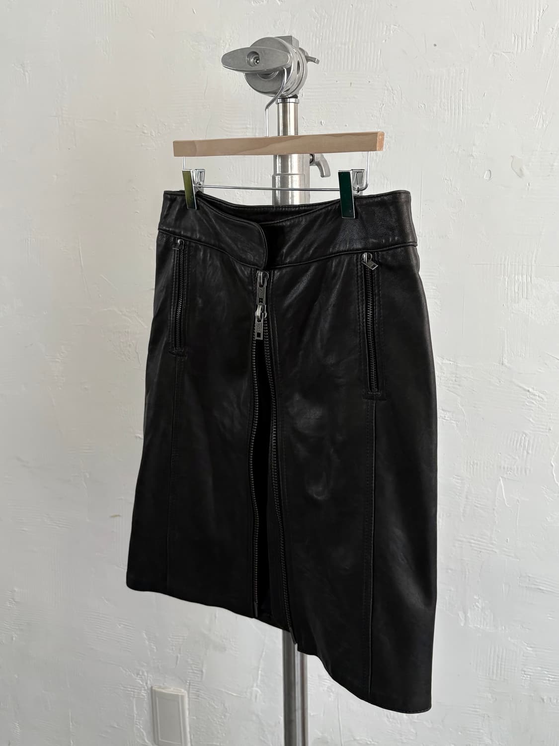 DKNY Jeans DKNY jeans 블랙 레더 미디 스커트 상품이미지9