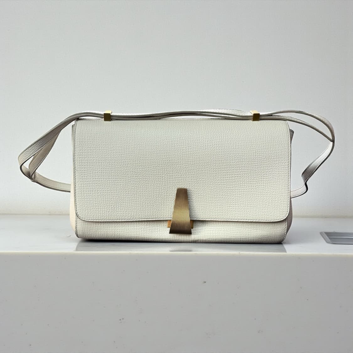 보테가베네타 팔멜라토 BV 카프스킨 앵글백 상품이미지2