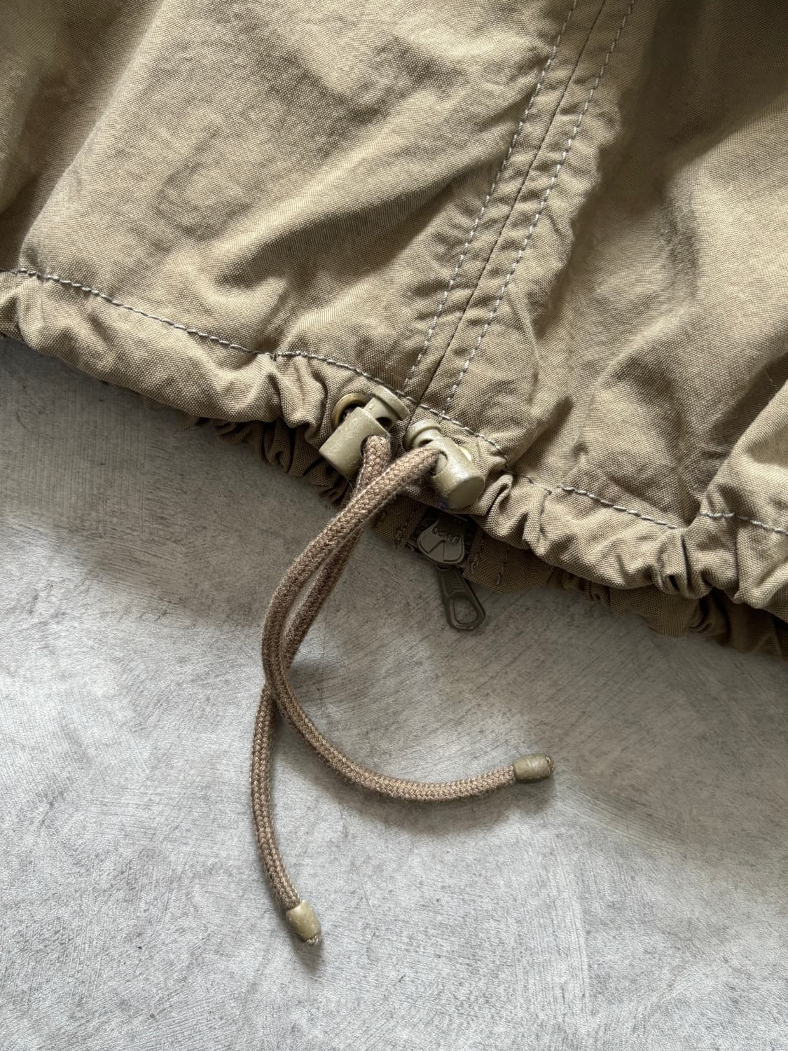 Moschino 모스키노 카키 크롭 후드 셔링 점퍼  상품이미지8