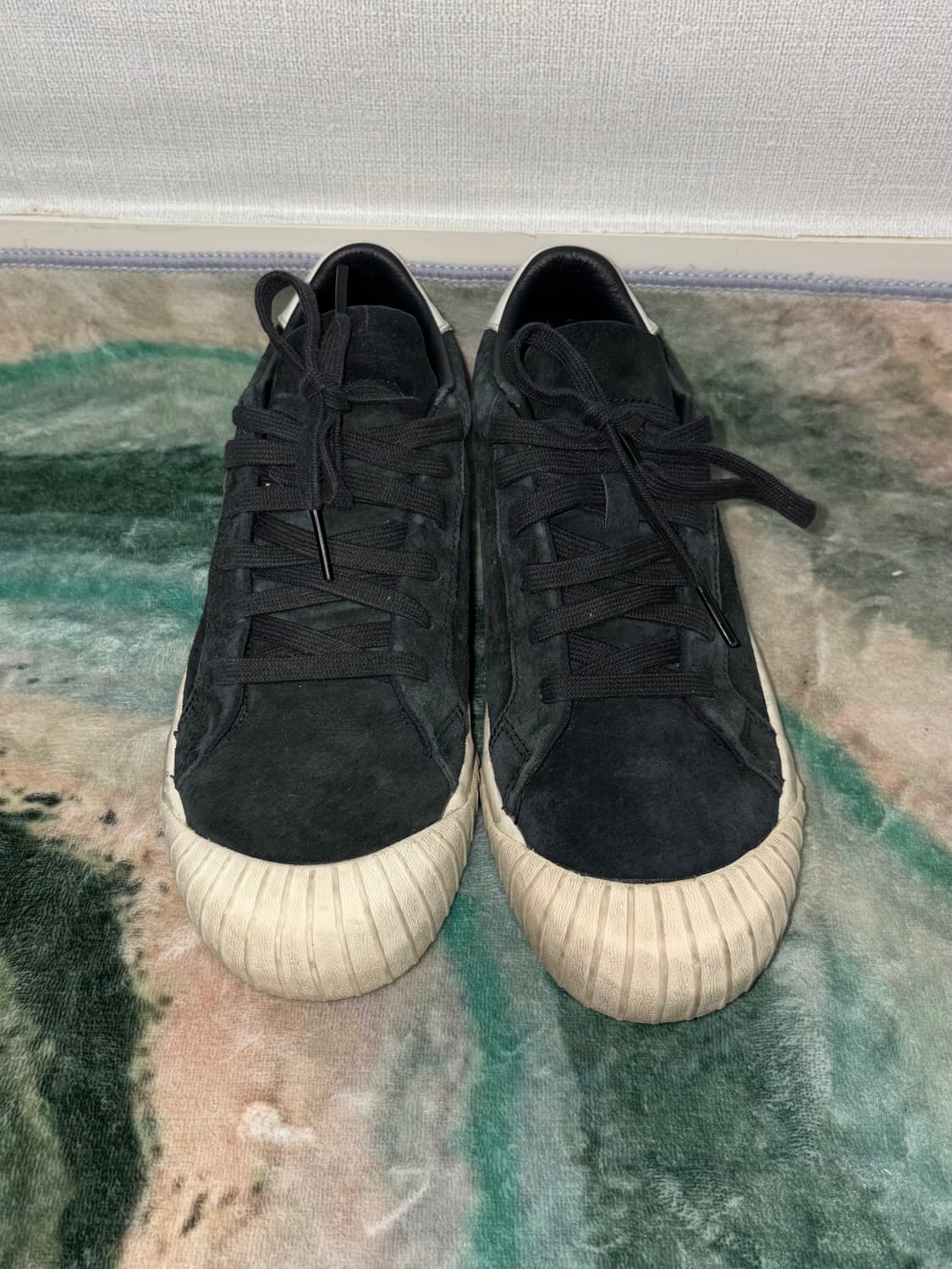 아디디스 에버린 스웨이드 스니커즈 상품이미지4