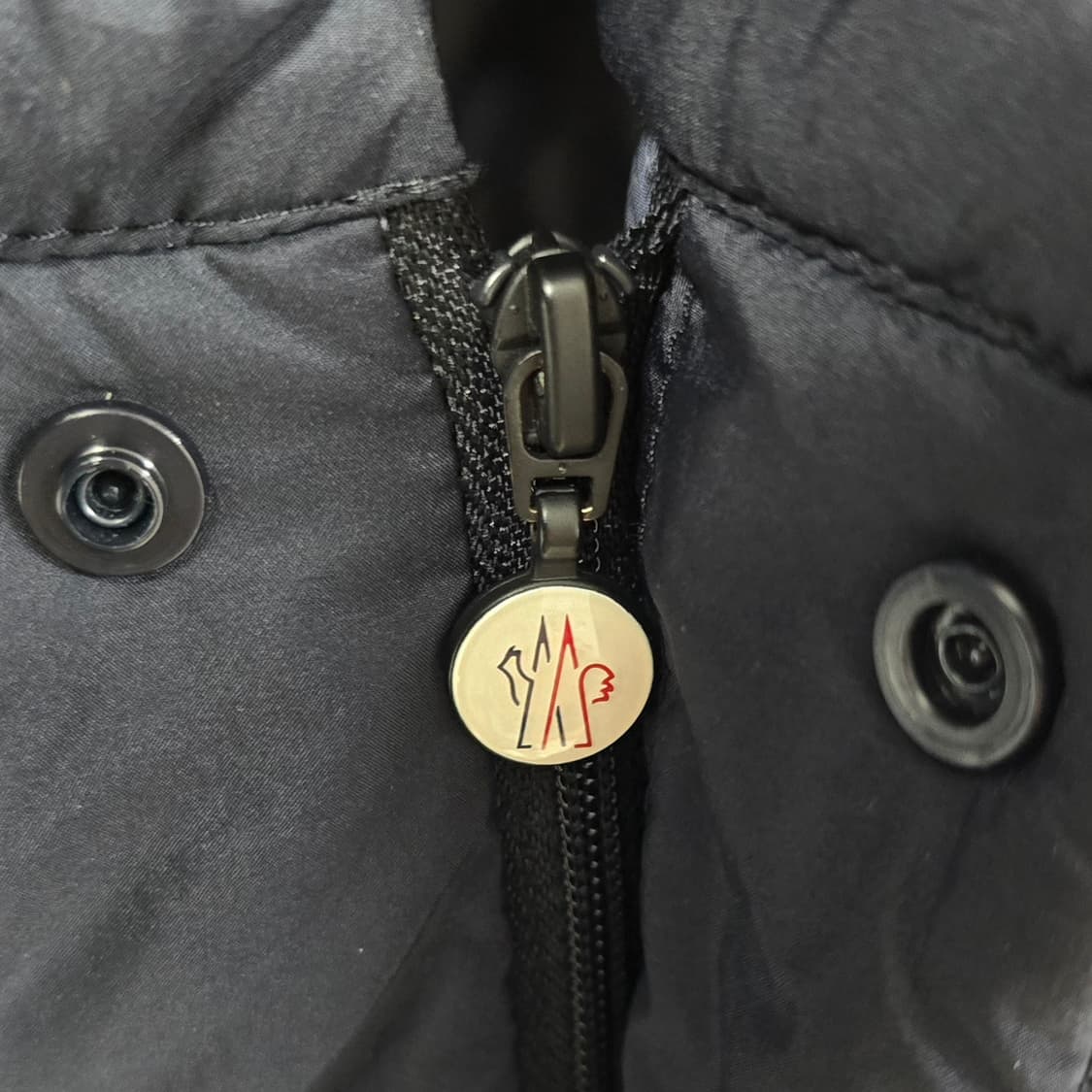 24fw 몽클레어 바트 조끼 패딩 6사이즈 110 판매 상품이미지3