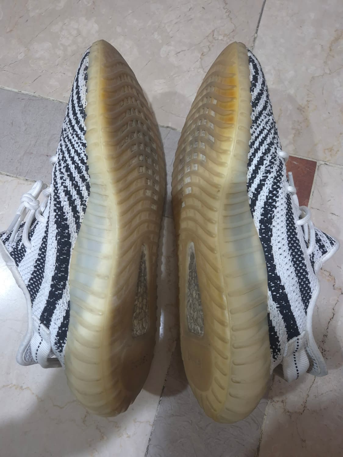 아디다스 이지부스트 350 V2 지브라 us12(300) 상품이미지3