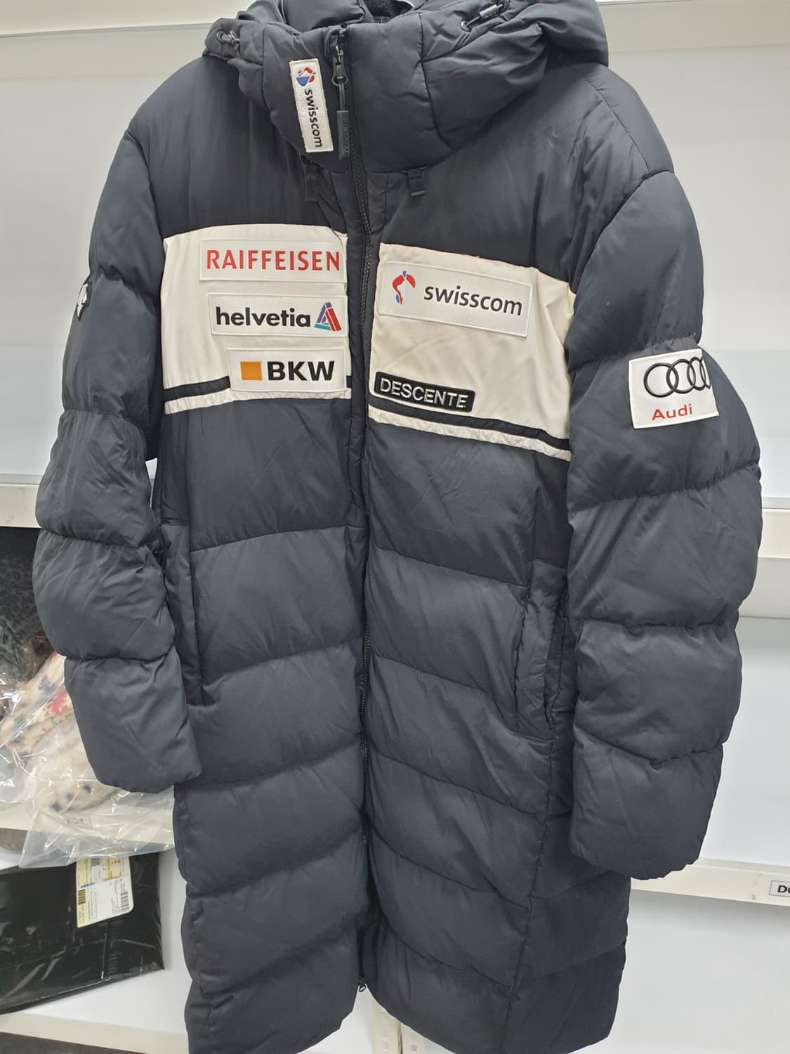 데상트 정품 스위스 아우디스키패딩 오리털롱패딩 사이즈 110사이즈 팝니다 상품이미지1