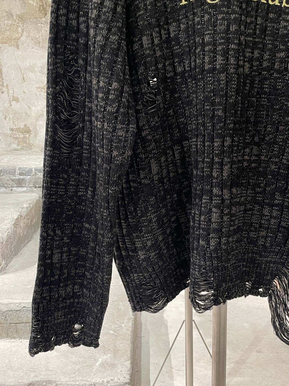 메인부스 블랙 프래자일 클럽 데미지 스웨터 상품이미지4