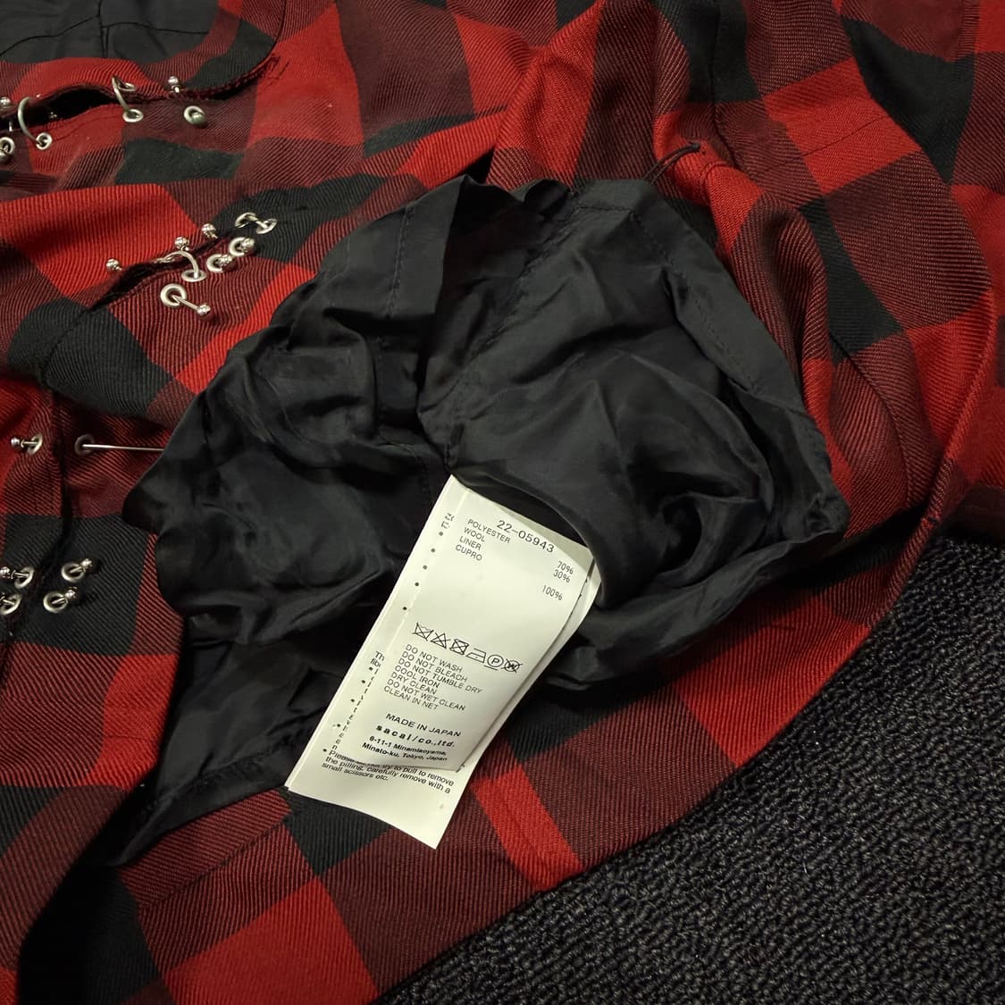 sacai 사카이 22ss 버팔로 체크 프린트 핀 디테일 탑 상품이미지6