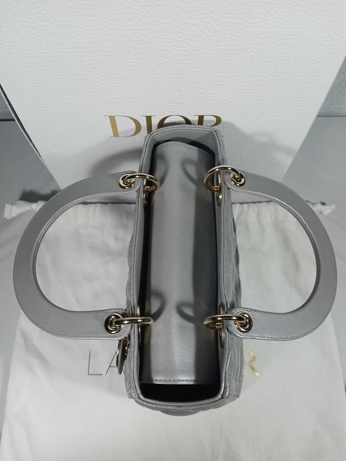 디올 레이디 토트백 미듐 M0565OBDU 상품이미지7