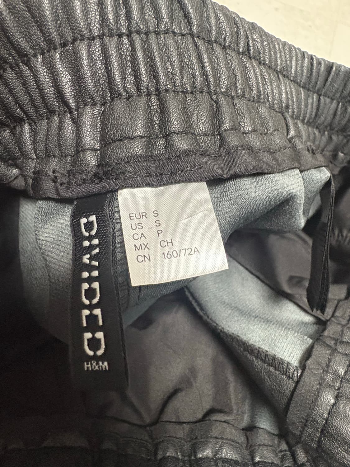 H&m 레더 펑크st 반바지  상품이미지3