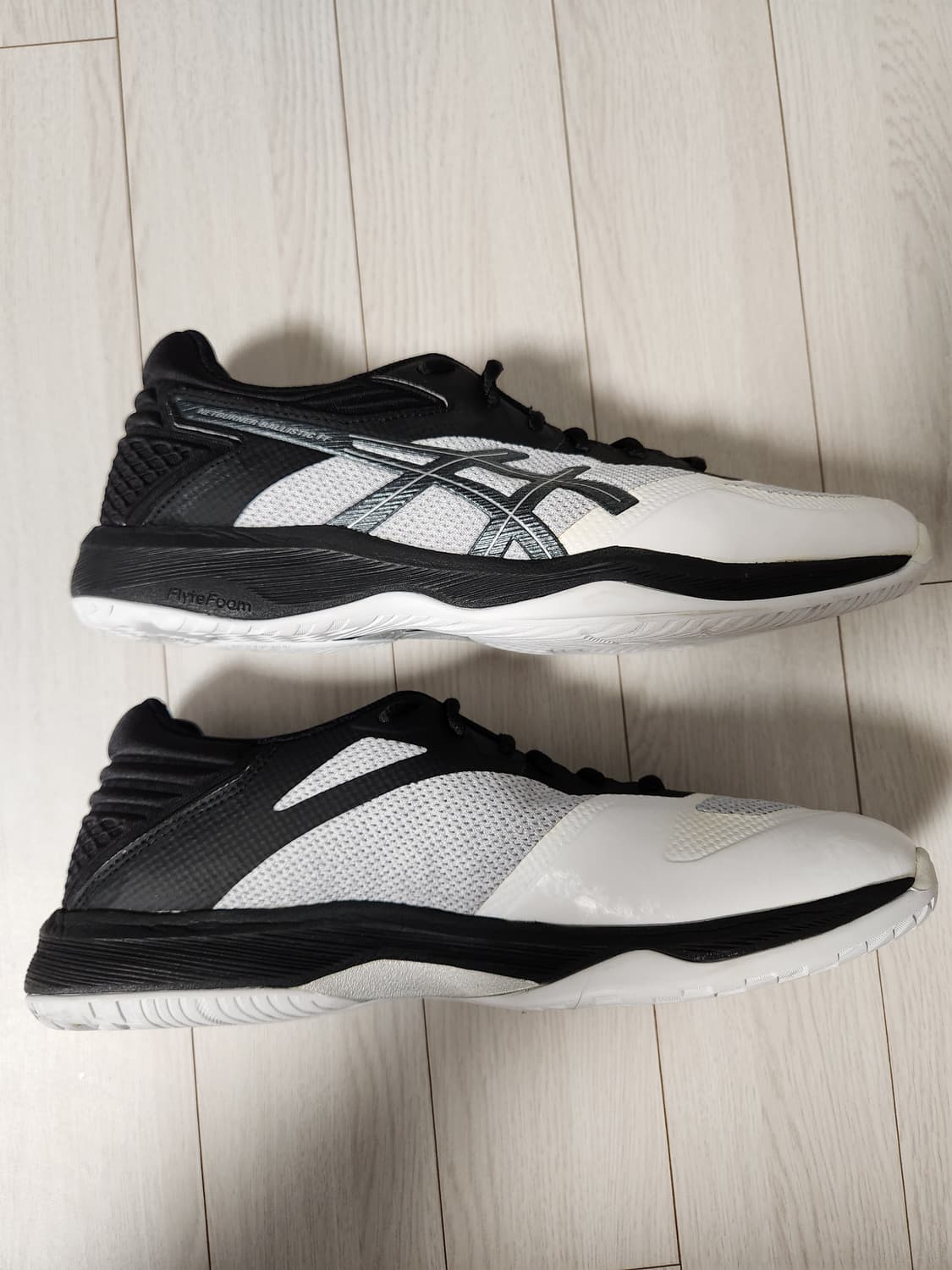 아식스 배구화 NETBURNER BALLISTIC FF사이즈285

새상 상품이미지7