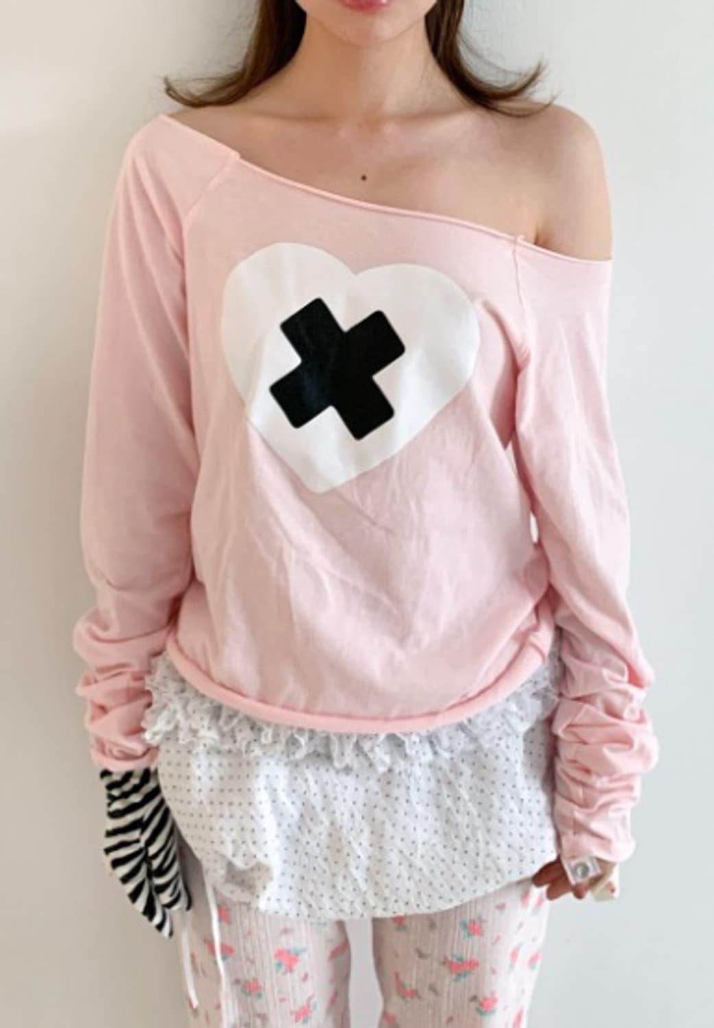 샵페어리 cross heart cut off t-shirt 상품이미지1