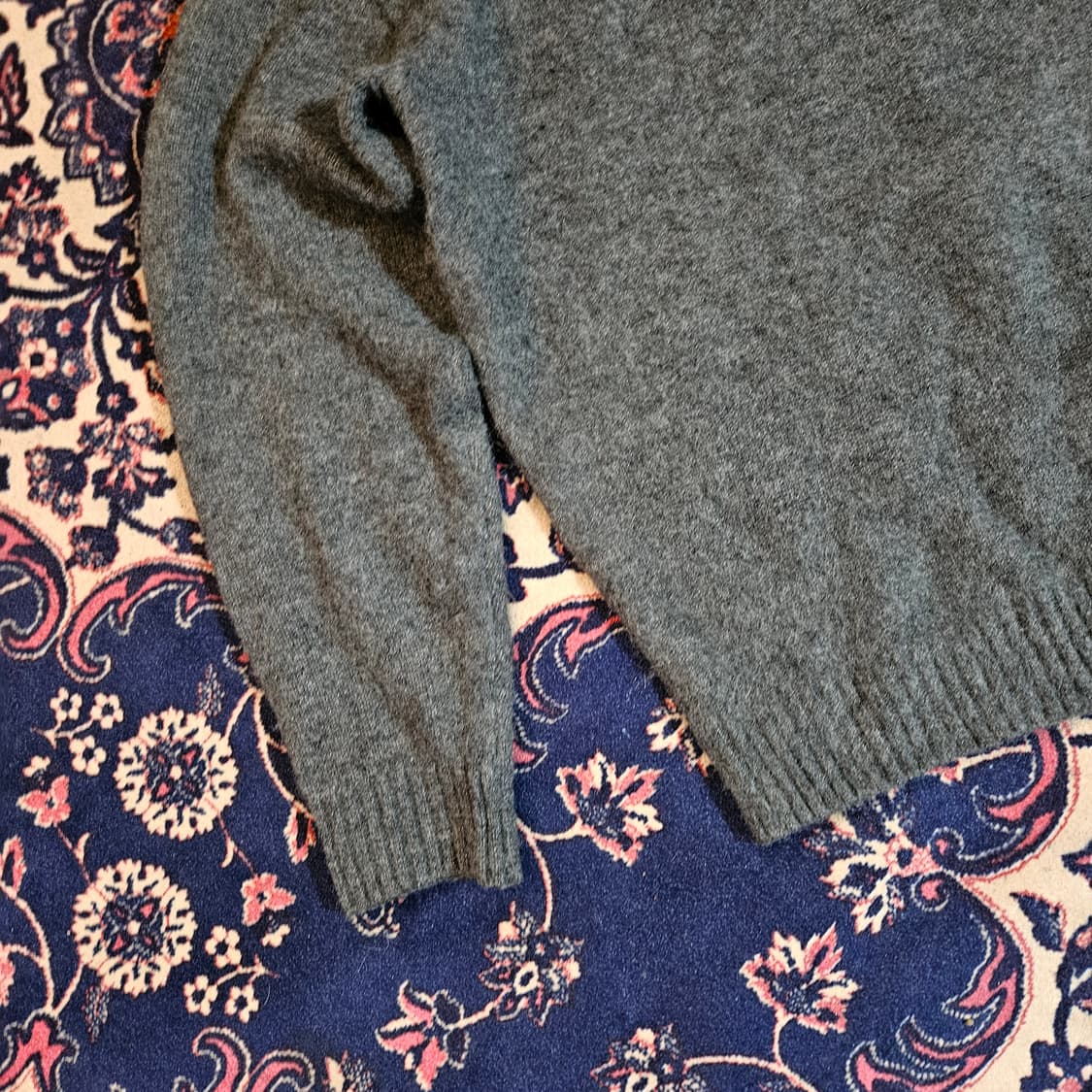 키뮤어(Kiimuir) 루즈핏 차콜 스웨터 M size 상품이미지2