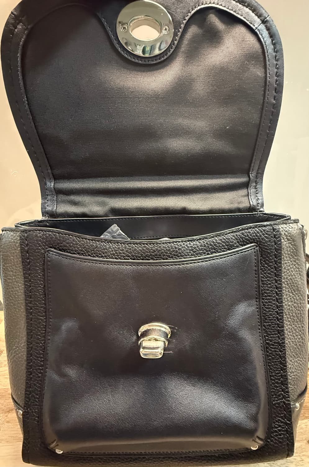 코치 블랙  화이트 가죽 3way 턴록 백팩 상품이미지7