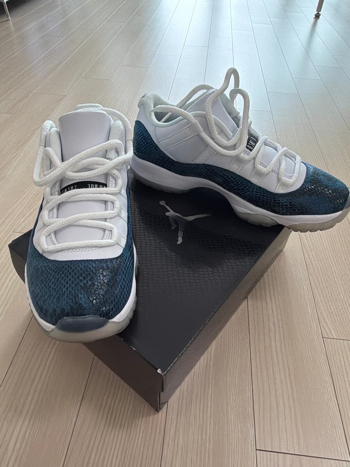 나이키 에어조던 11 레트로 로우 LE (네이비 뱀피) 상품이미지1