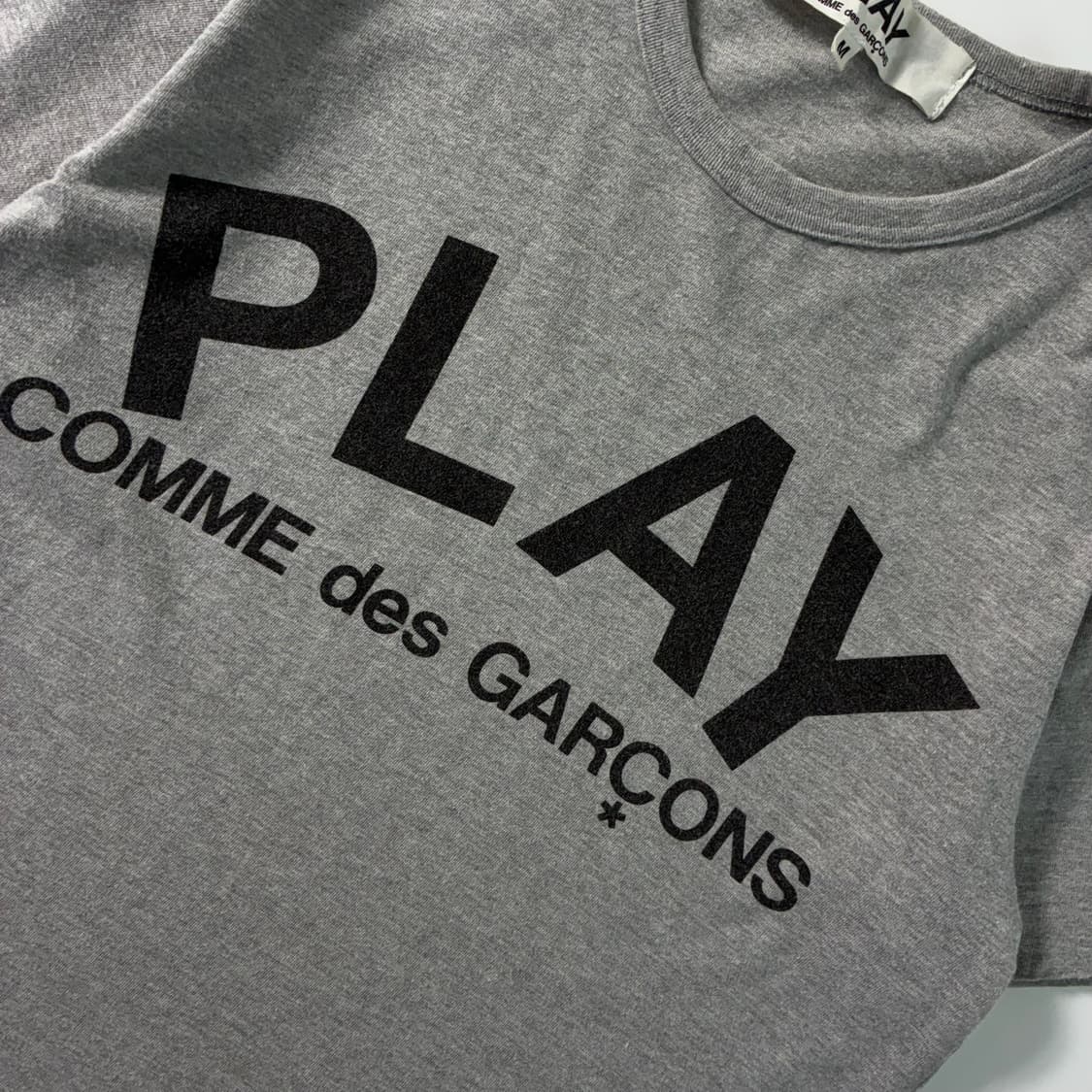 Comme des garcons  꼼데가르송 플레이 그레이 반팔 티셔츠  상품이미지2