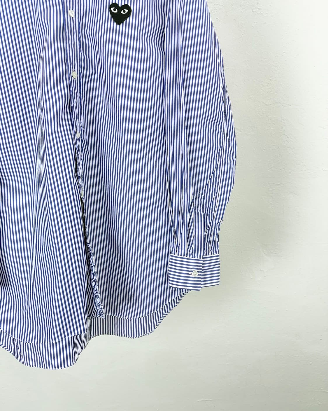꼼데가르송 플레이 블랙 하트 와펜 블루 스트라이프 셔츠 상품이미지5