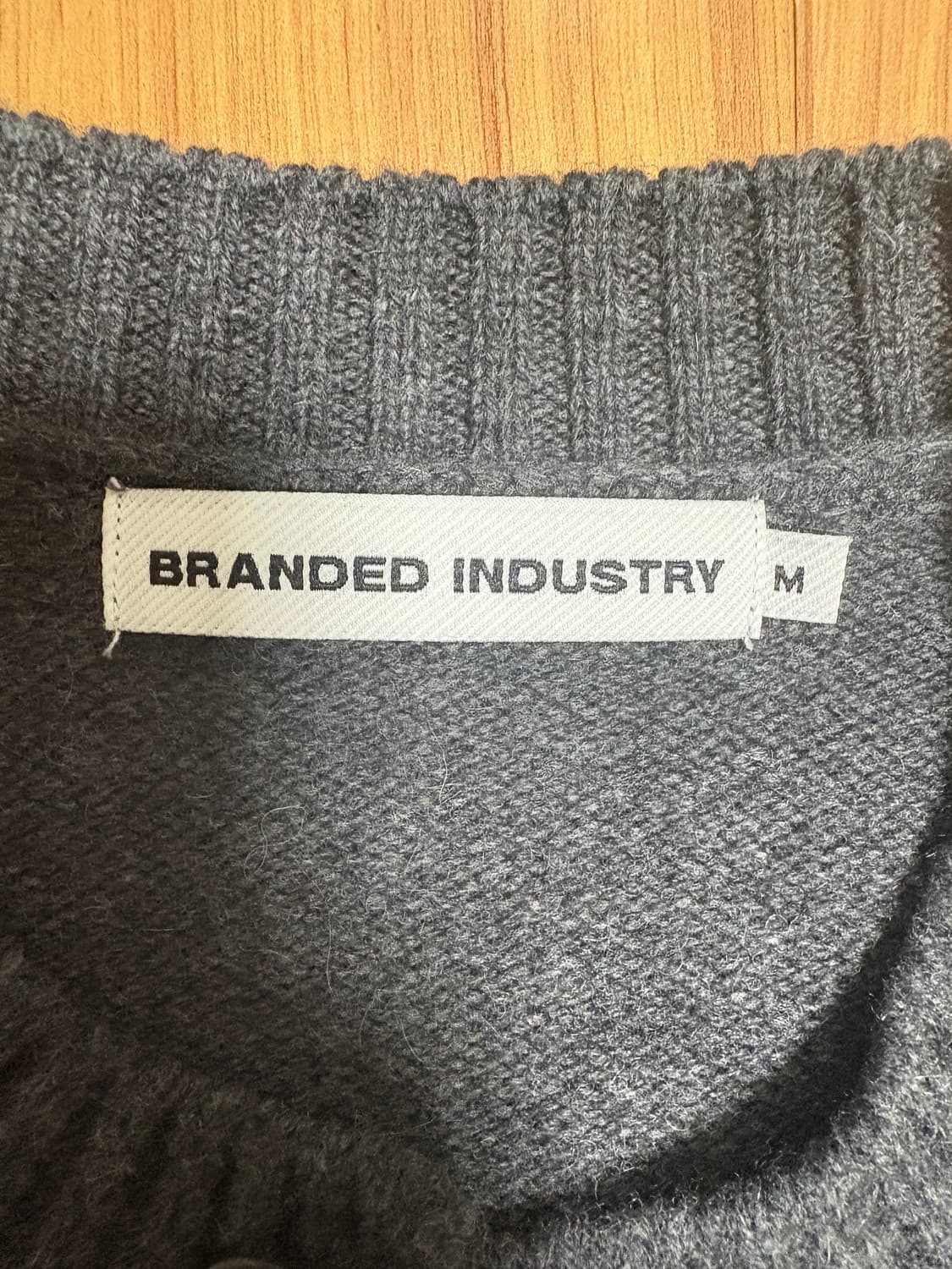 브랜디드 브러시드 알파카 가디건 차콜 M 팝니다 상품이미지4
