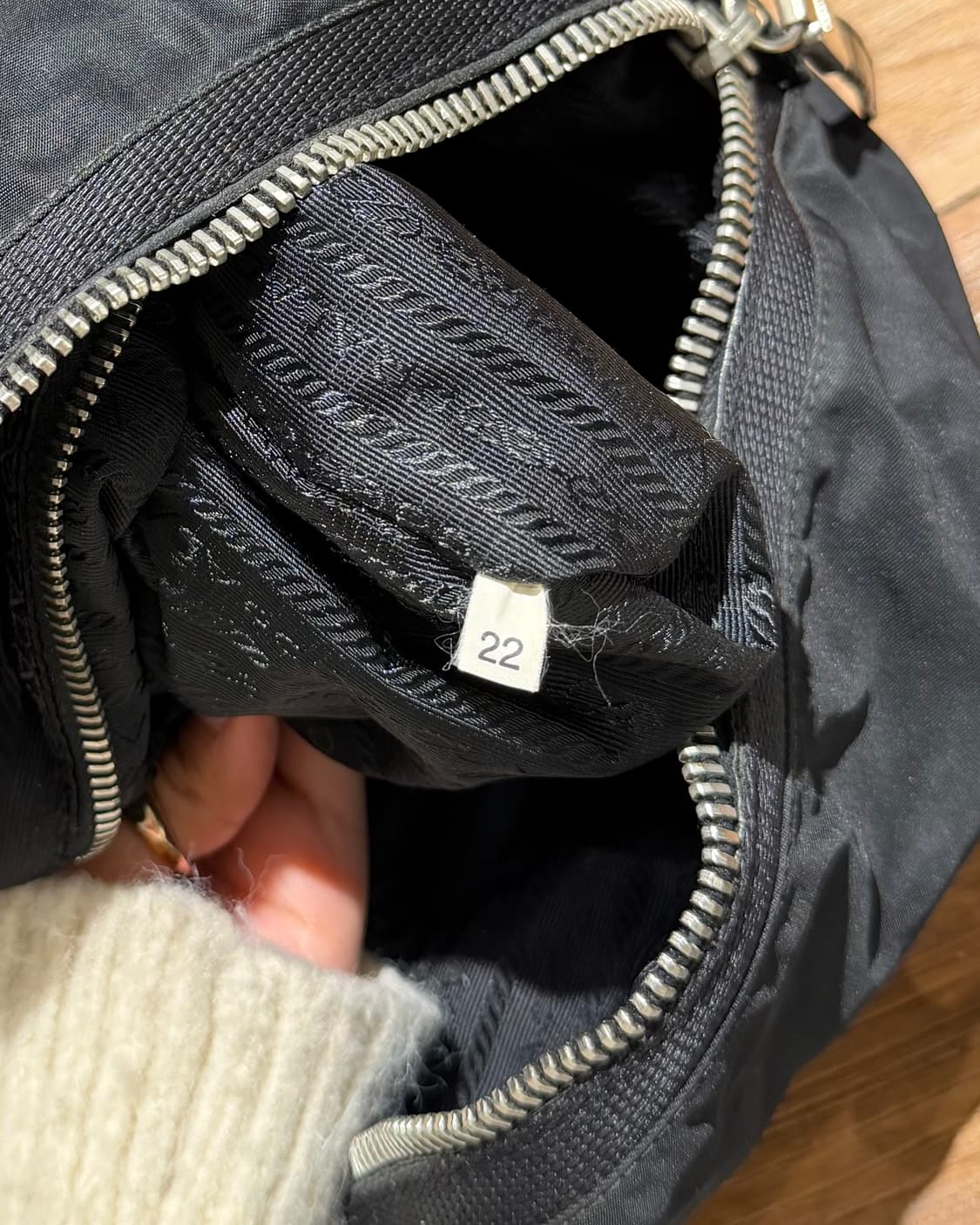 프라다 블랙 나일론 보스턴 숄더백 상품이미지8