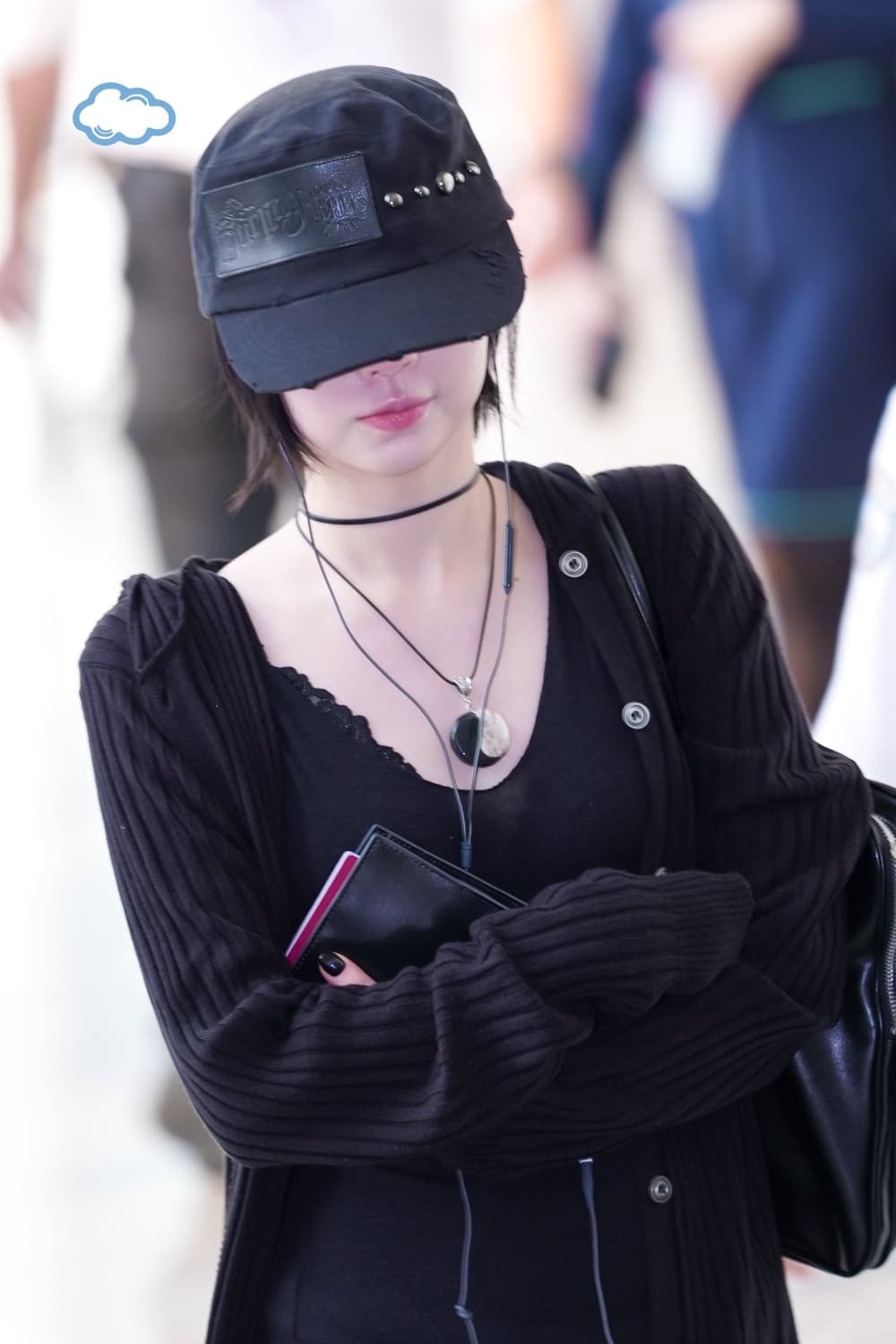 이즈이즈 드롭 후드 가디건 블랙(베이비몬스터 아사 착용) 상품이미지3