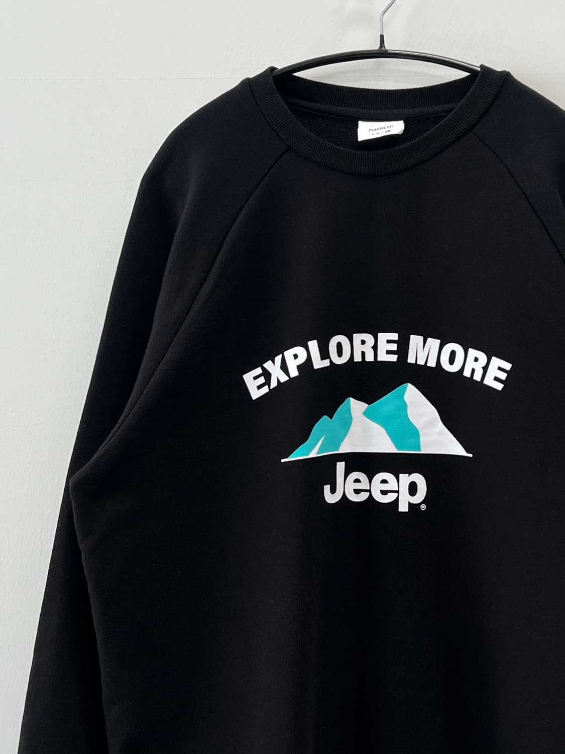 JEEP 로고 프린팅 맨투맨 블랙 상품이미지3