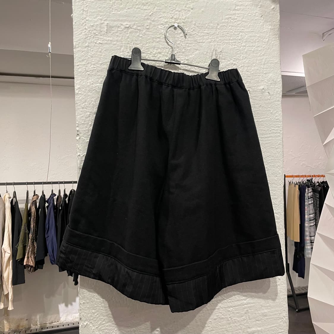 꼼데가르송 블랙 폴딩 디테일 쇼츠 상품이미지3