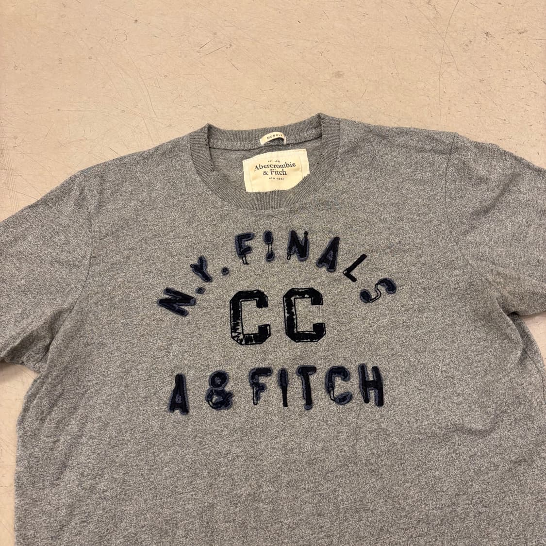 아베크롬비 빅로고 그레이 티셔츠 상품이미지2