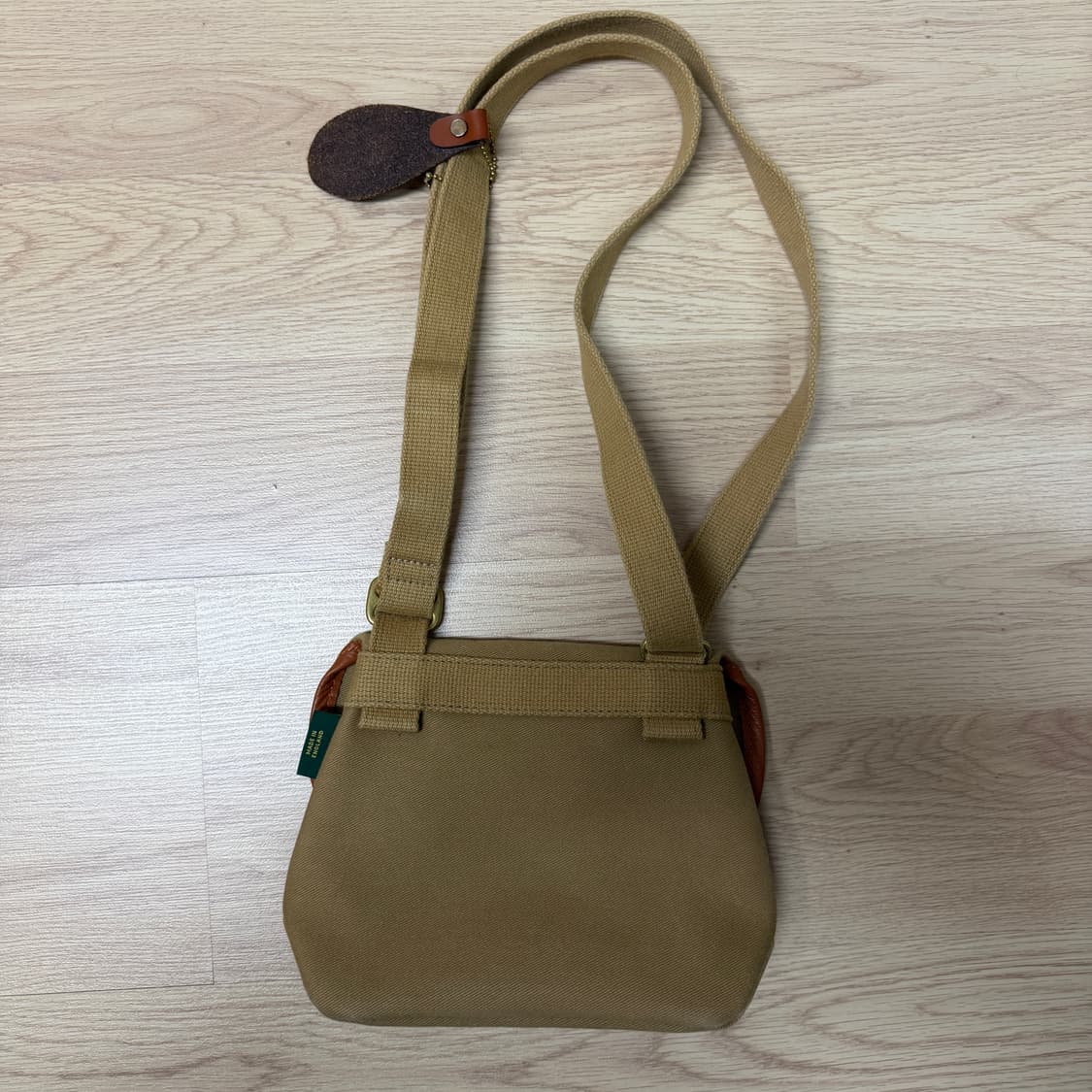 브래디백 AVON mini 크로스백 카키 상품이미지2