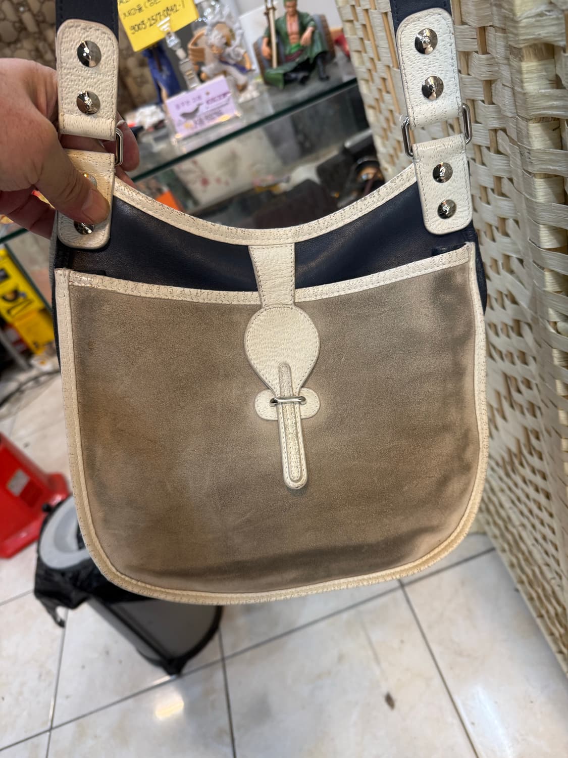 정품 발렌시아가 크로스백 팝니다 상품이미지4