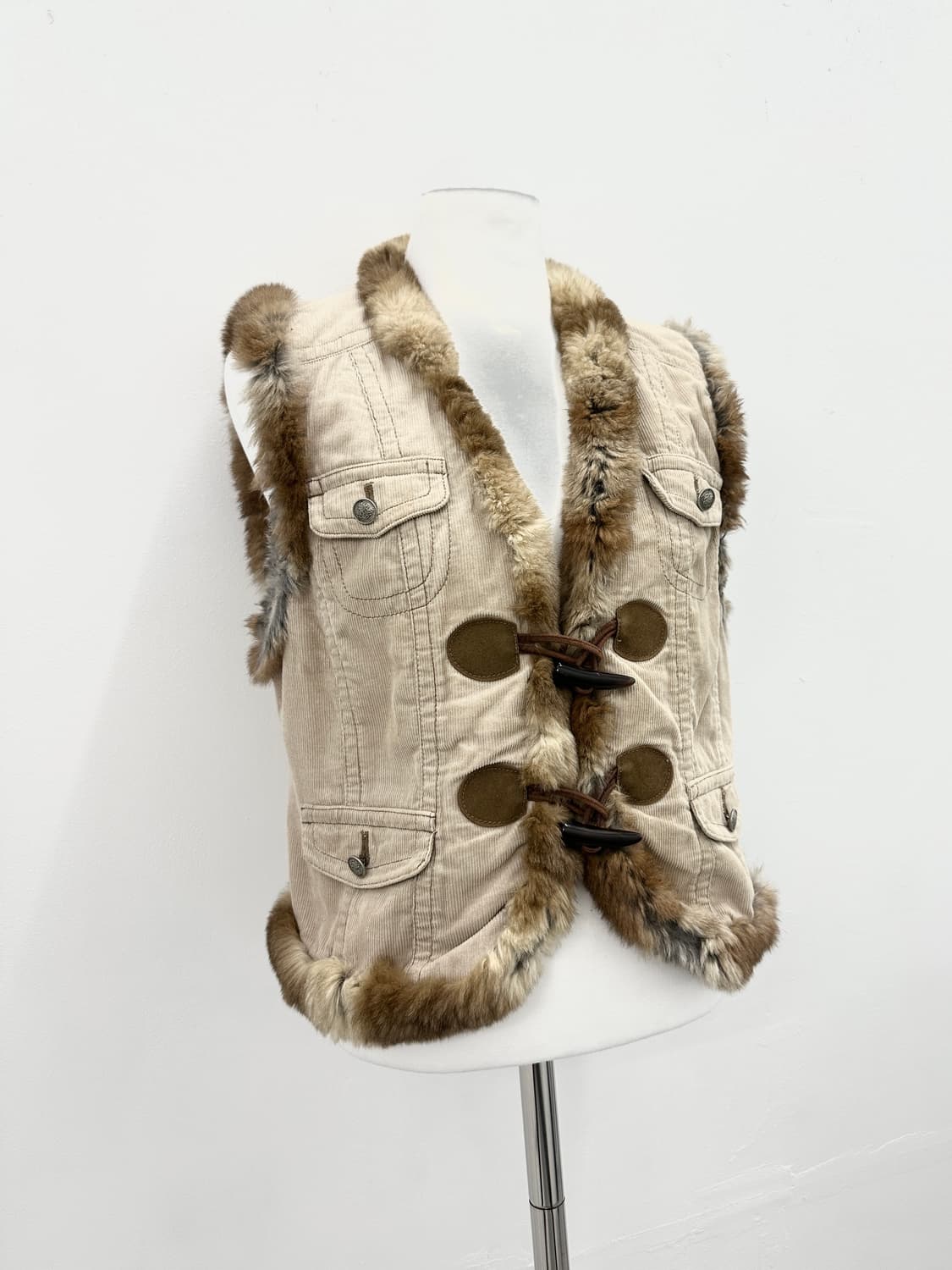Rabbit fur toggle button crop vest 상품이미지8