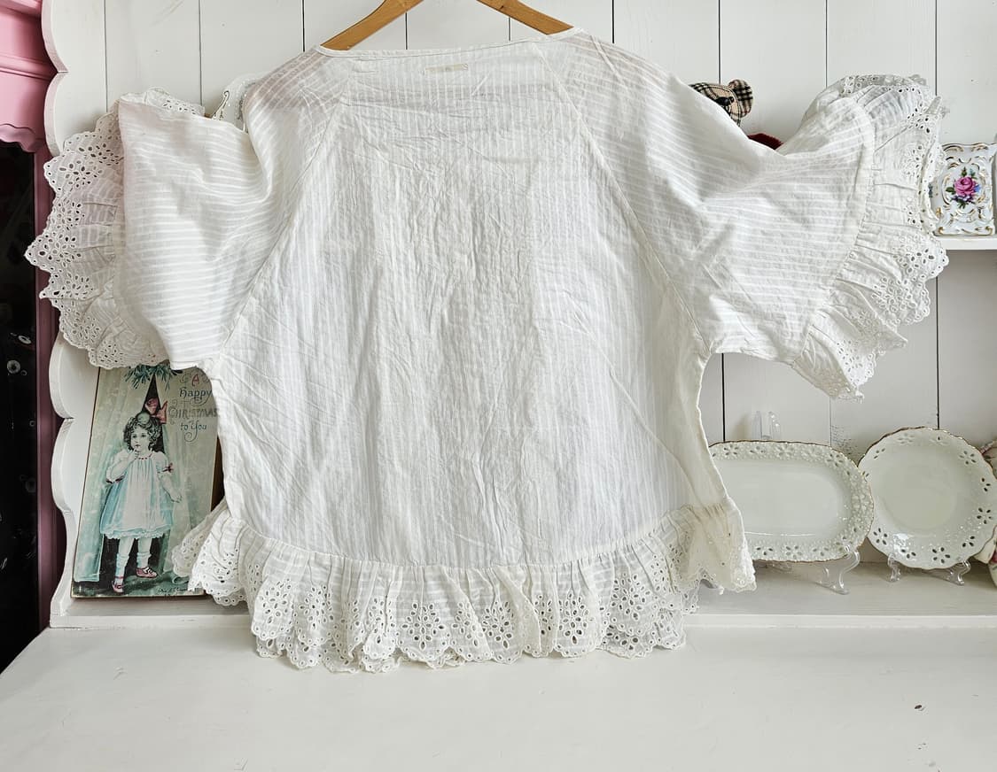 가오리핏 케이프형 화이트 블라우스 상품이미지4