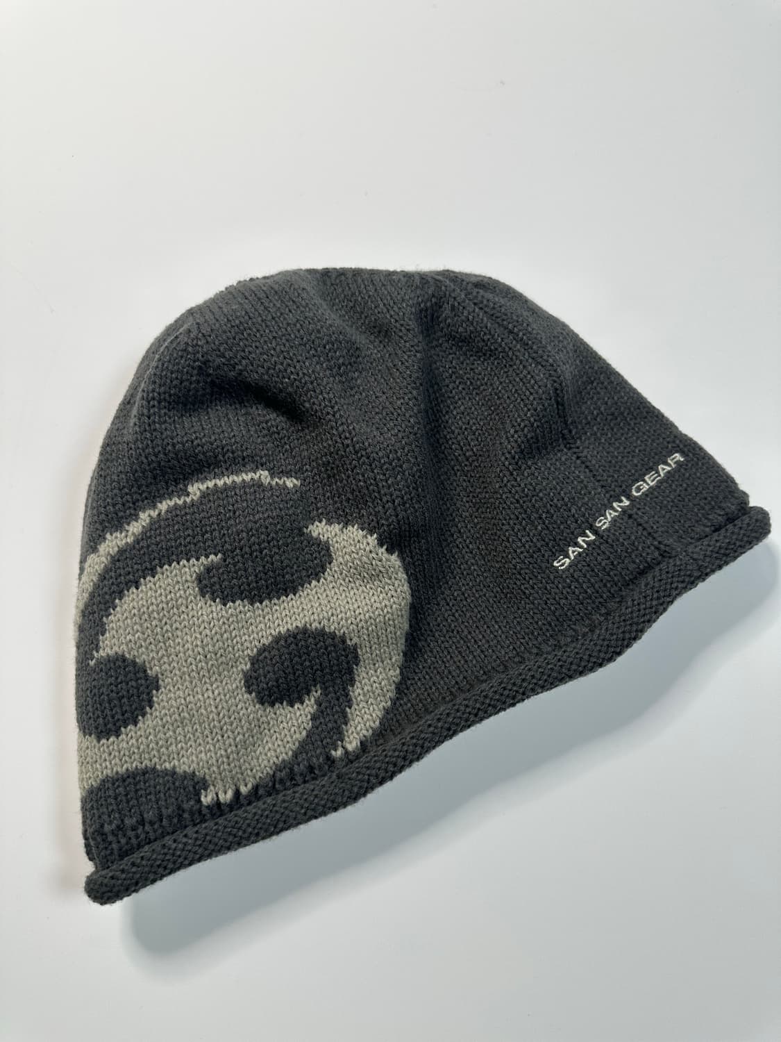 산산기어 24SS 차콜 로고비니 상품이미지1