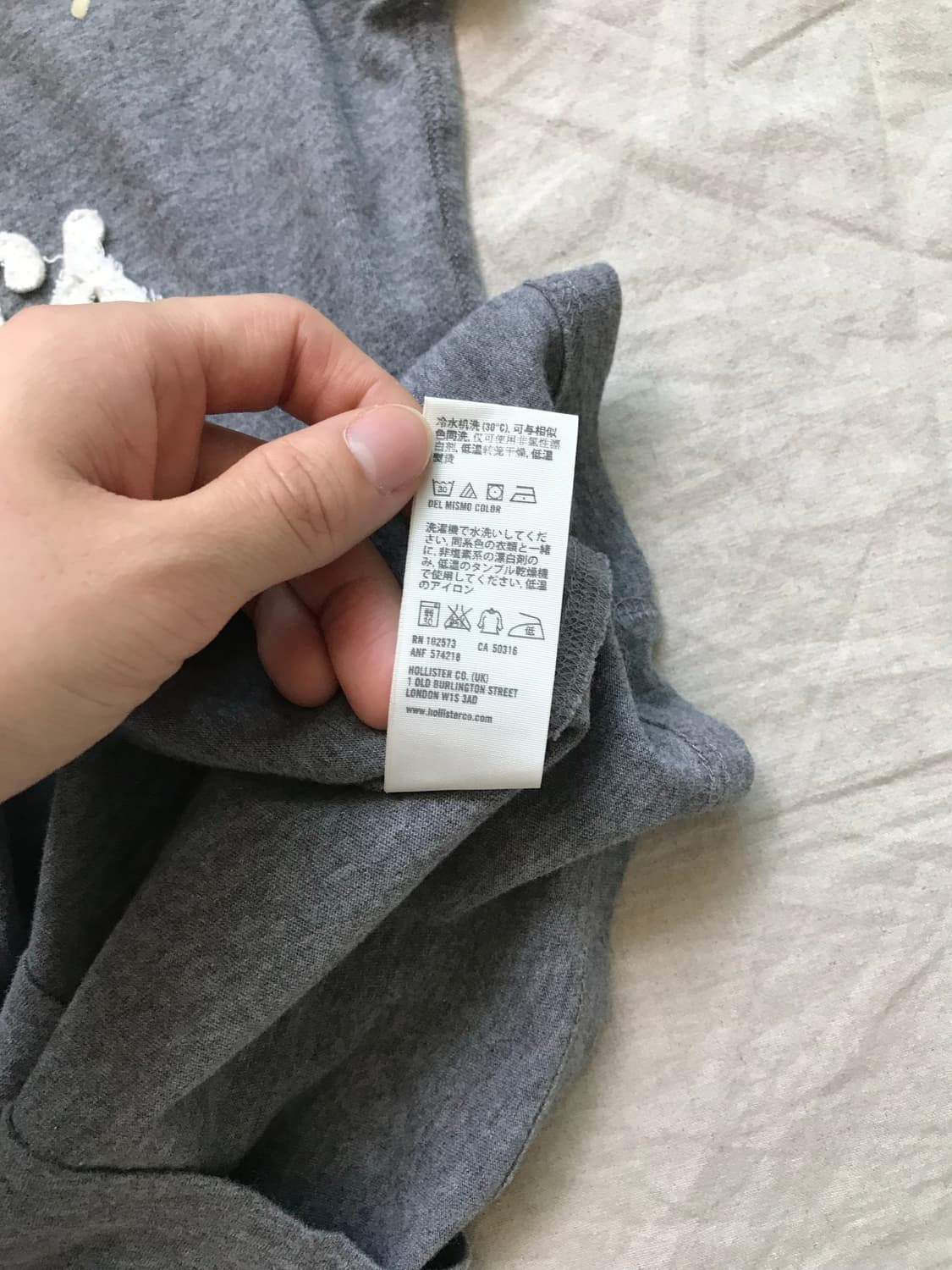 홀리스터 중앙 자수 로고 그레이 반팔티 상품이미지9