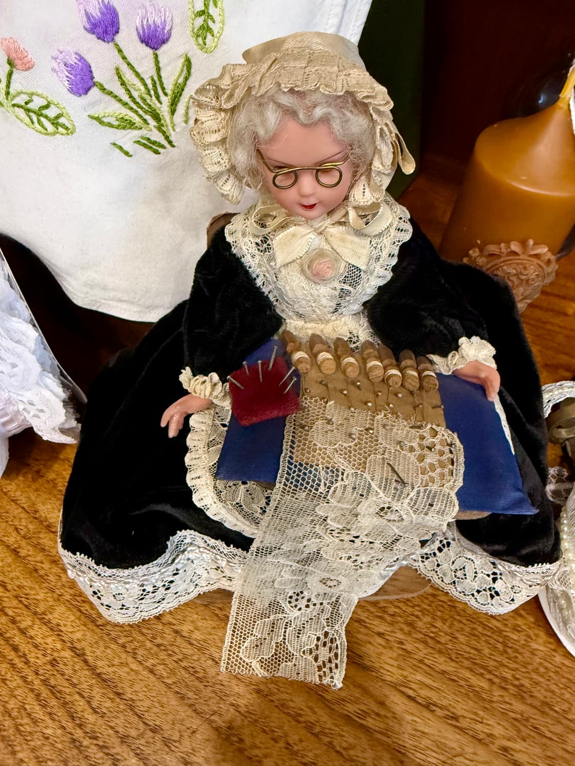 프랑스 빈티지 레이스 뜨는 여인 인형 (의자 포함 / 상태 좋음) 상품이미지4
