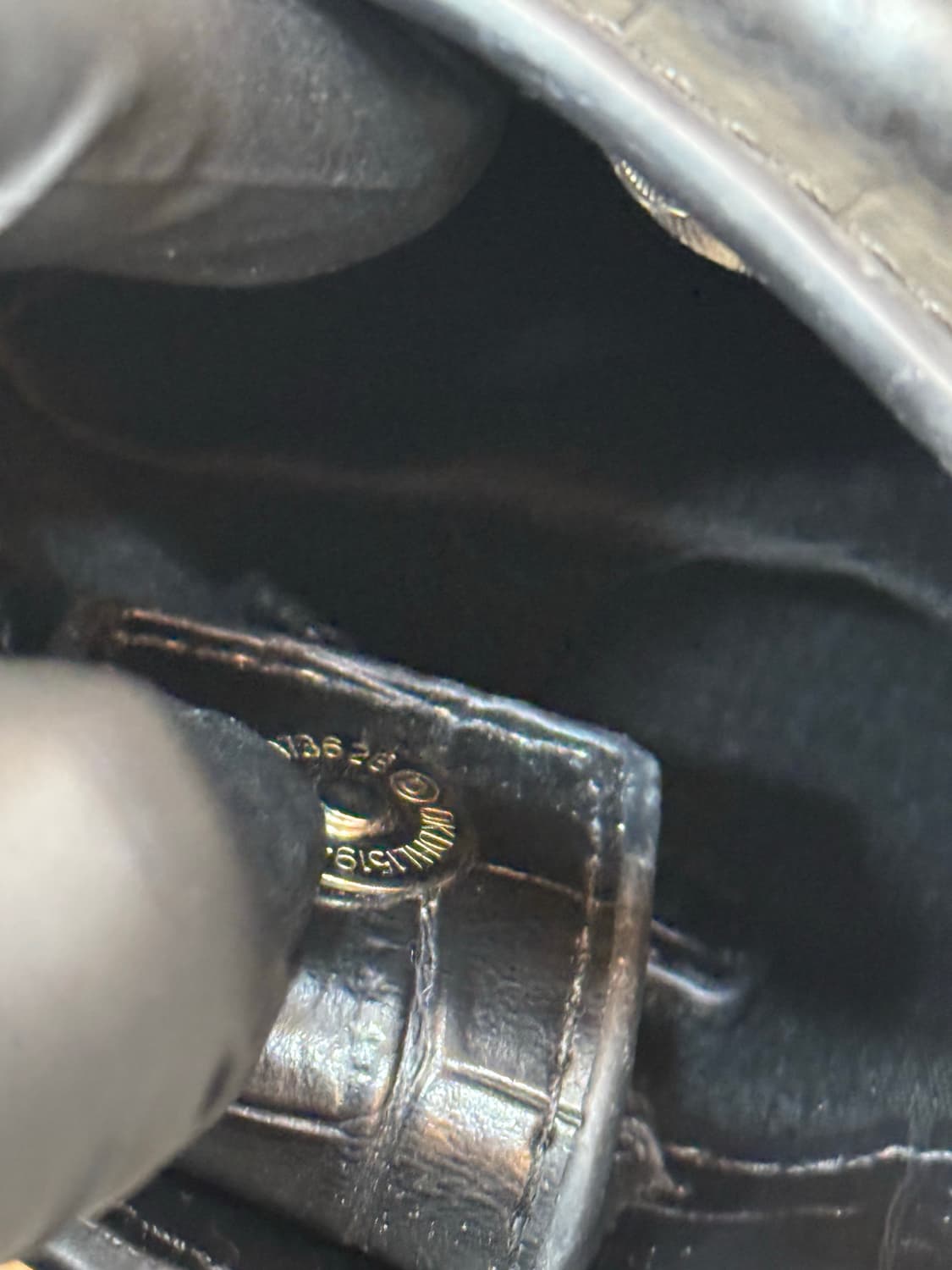 발렌시아가 크로커다일 숄더 폰홀더백 상품이미지5