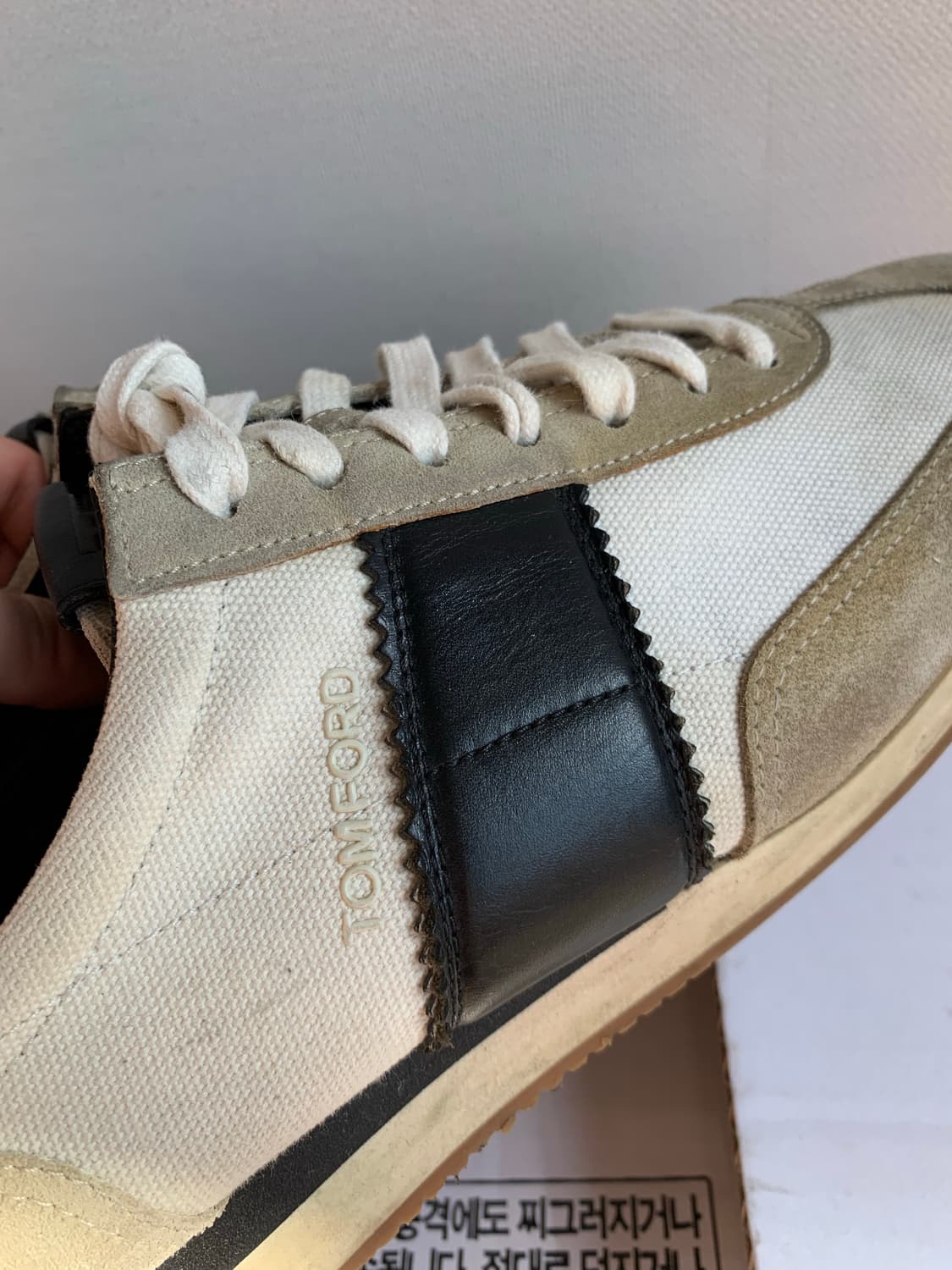 톰포드 스니커즈 검흰 8.5 상품이미지5