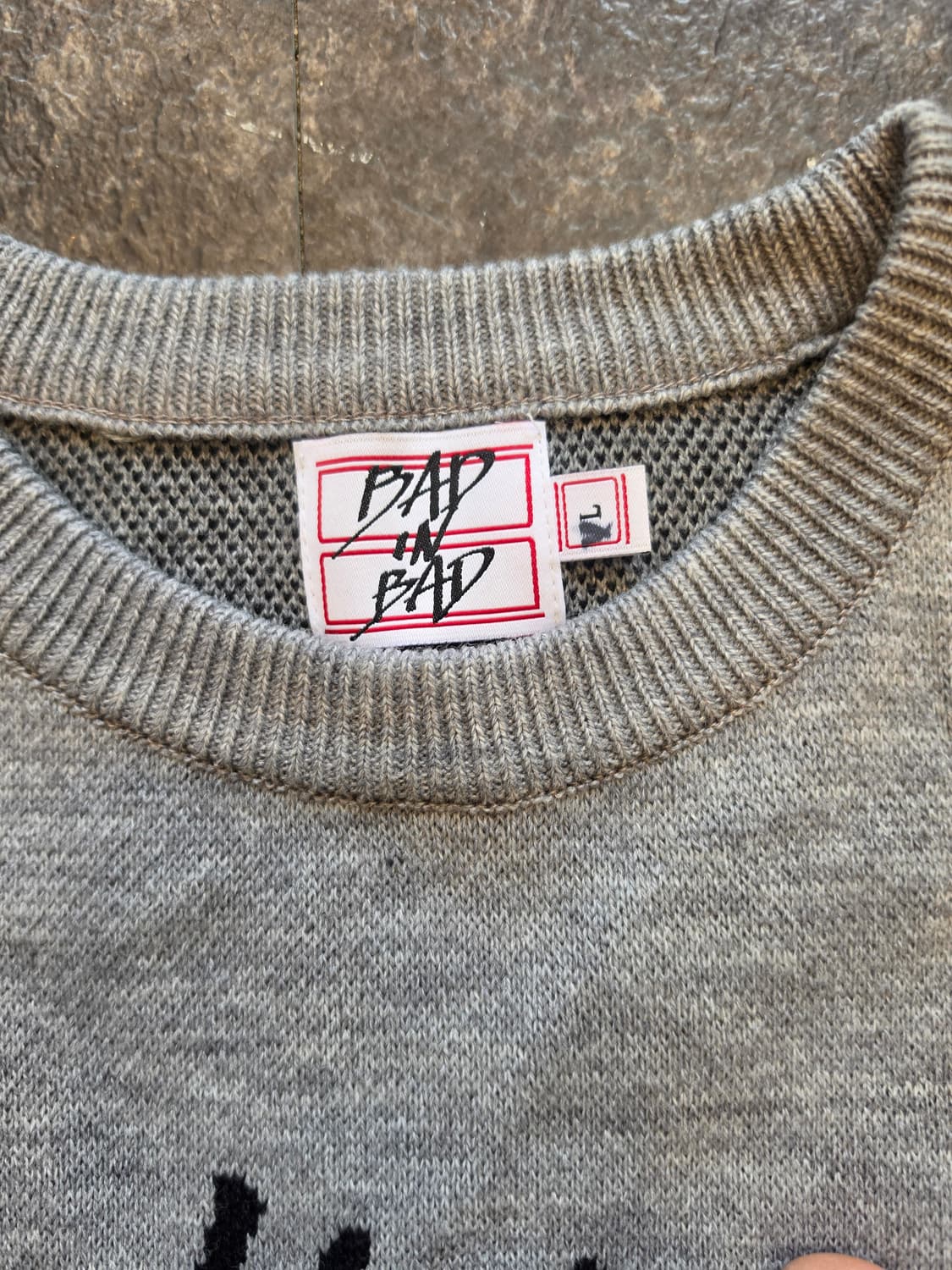 배드인배드(BADINBAD) 스크라이브 로고 니트 -L 상품이미지3