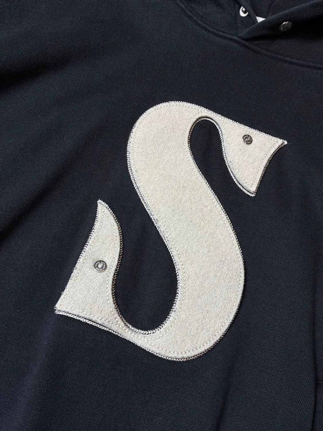 세터 SATUR 23ss 리벳 아플리케 포켓 후드티 PN7368 상품이미지3