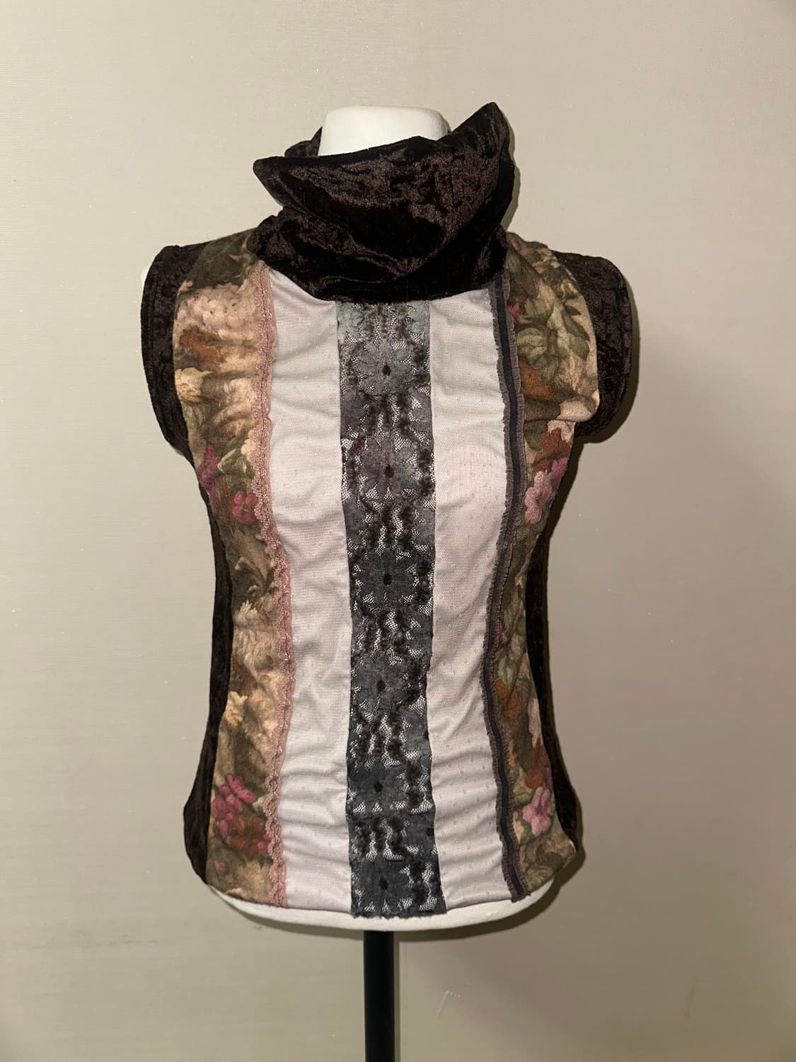 빈티지 플로럴 하이넥 패치워크 나시 상품이미지1