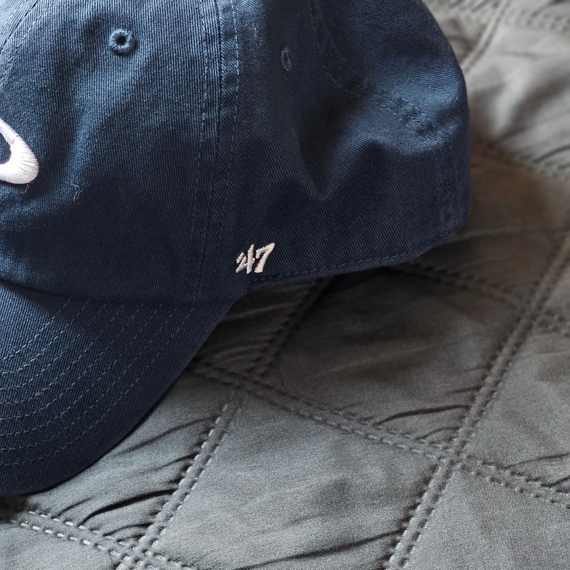 새제품) 오클리 리믹스 대드 햇 어비스화이트 네이비 블루 모자 상품이미지3