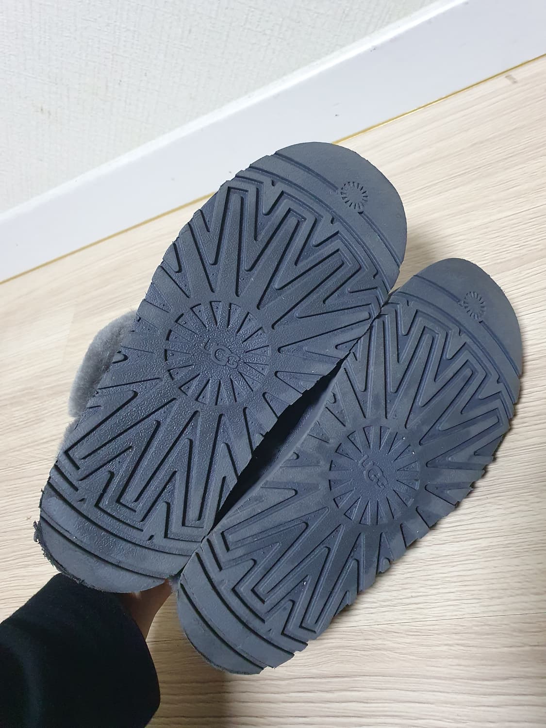 어그 디스케트 털 슬리퍼 245 상품이미지7