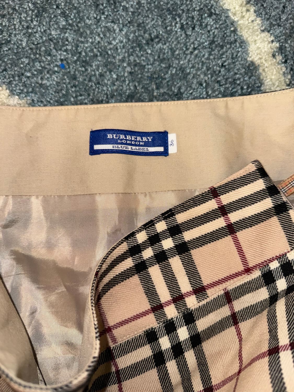 정품) 버버리 울100 노바체크 스커트 36 상품이미지3