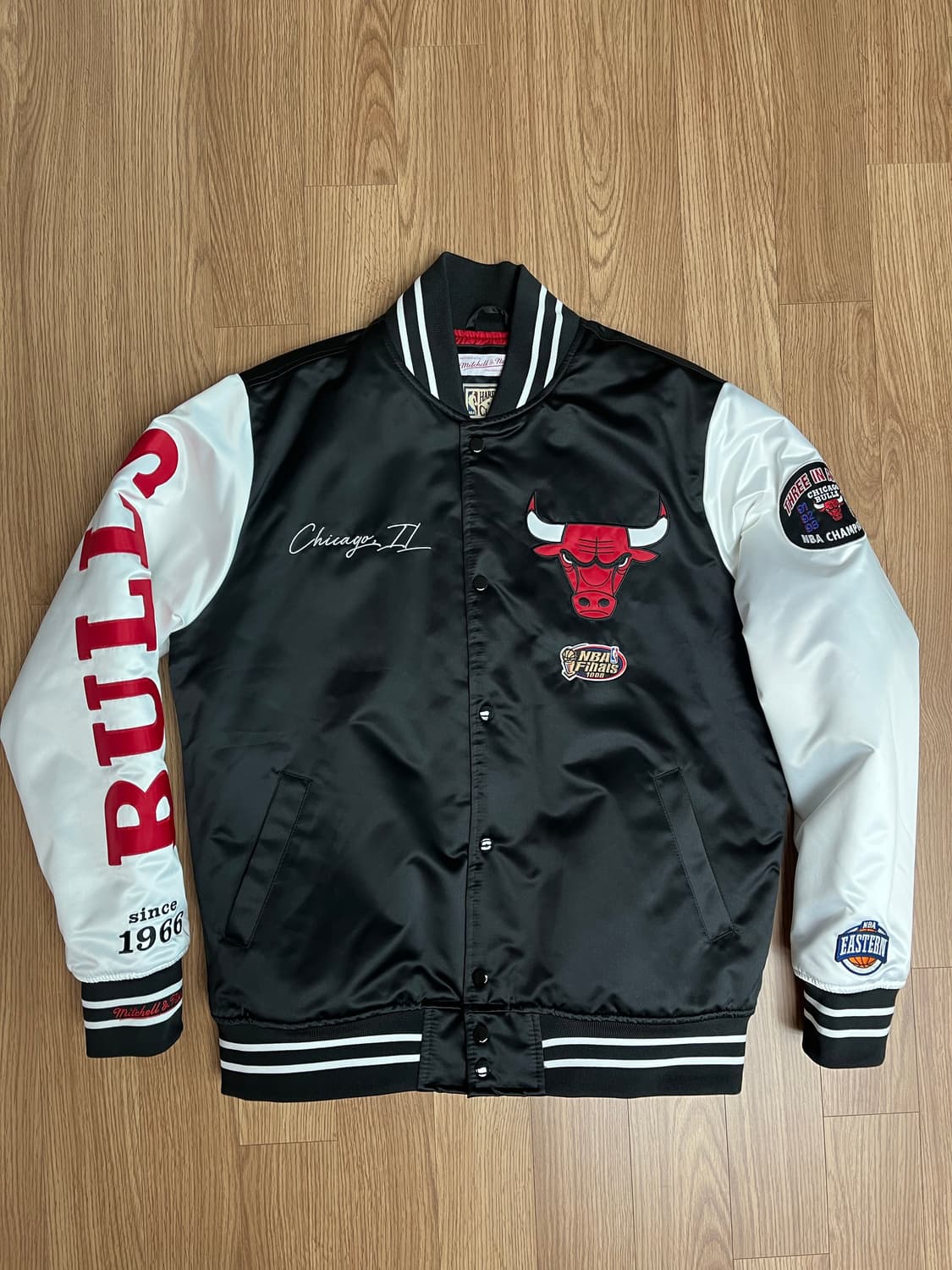 미첼앤네스 NBA 시카고 불스 챔피언스 바시티 새틴 자켓 L 상품이미지1