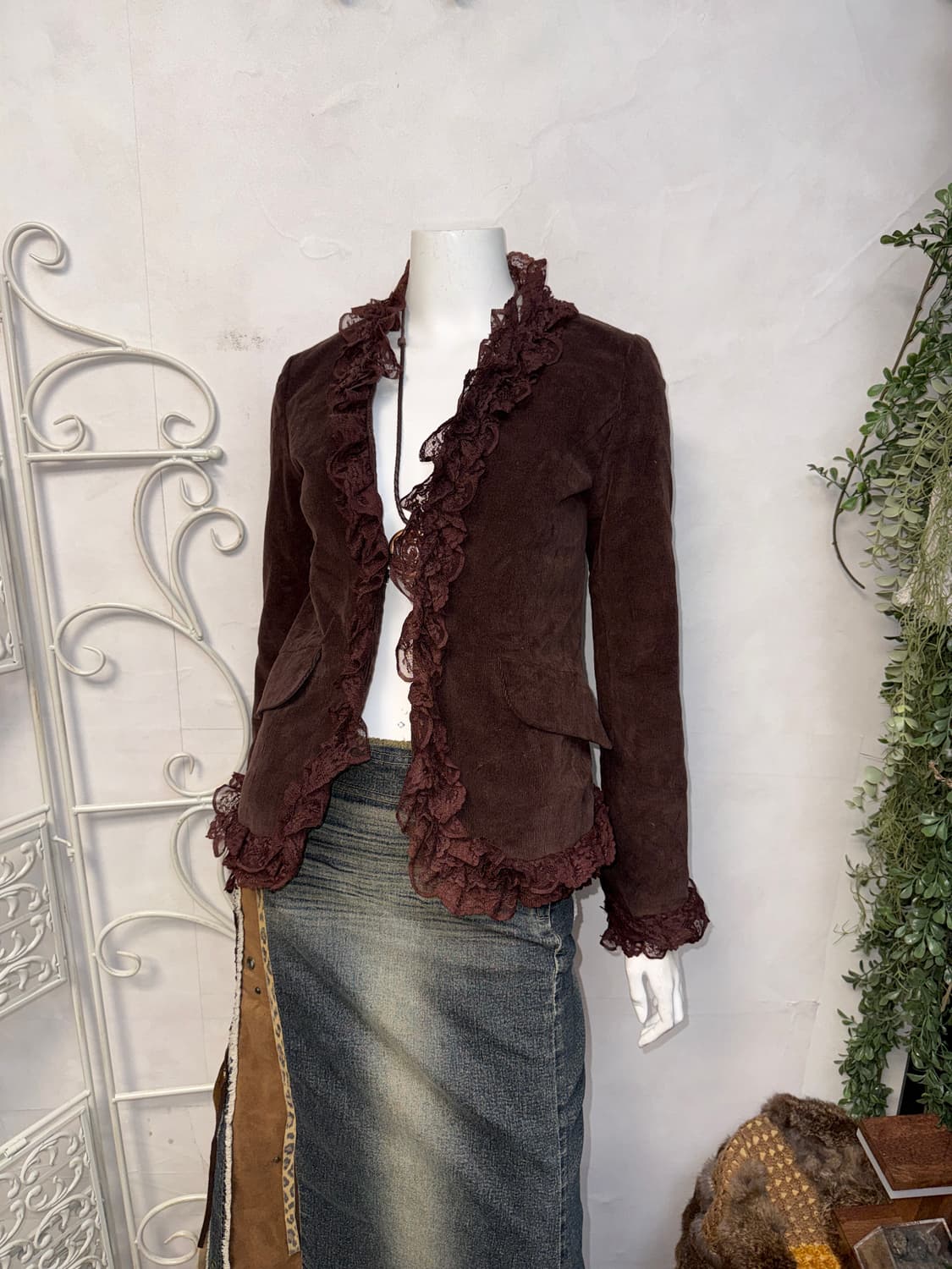 Dark brown corduroy lace detail blazer 상품이미지4