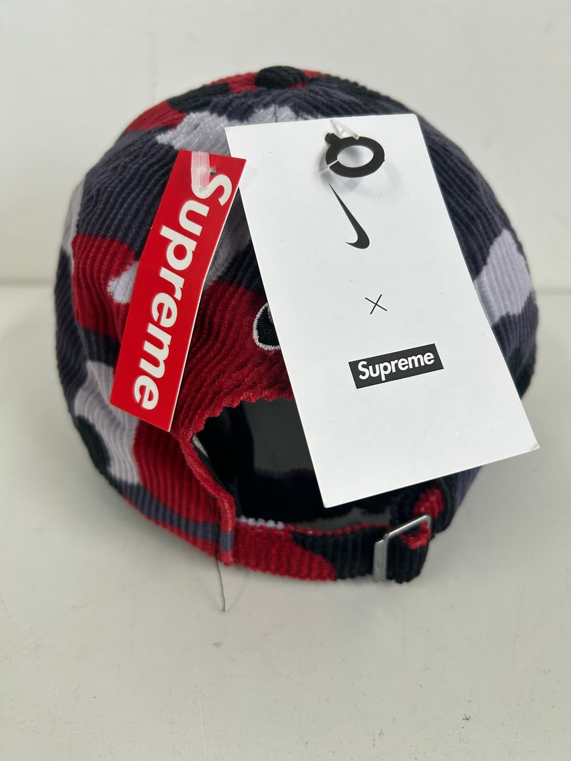 슈프림 x 나이키 아크 코듀로이 6-패널 캡 레드 카모 - 22SS 하자 상품이미지3