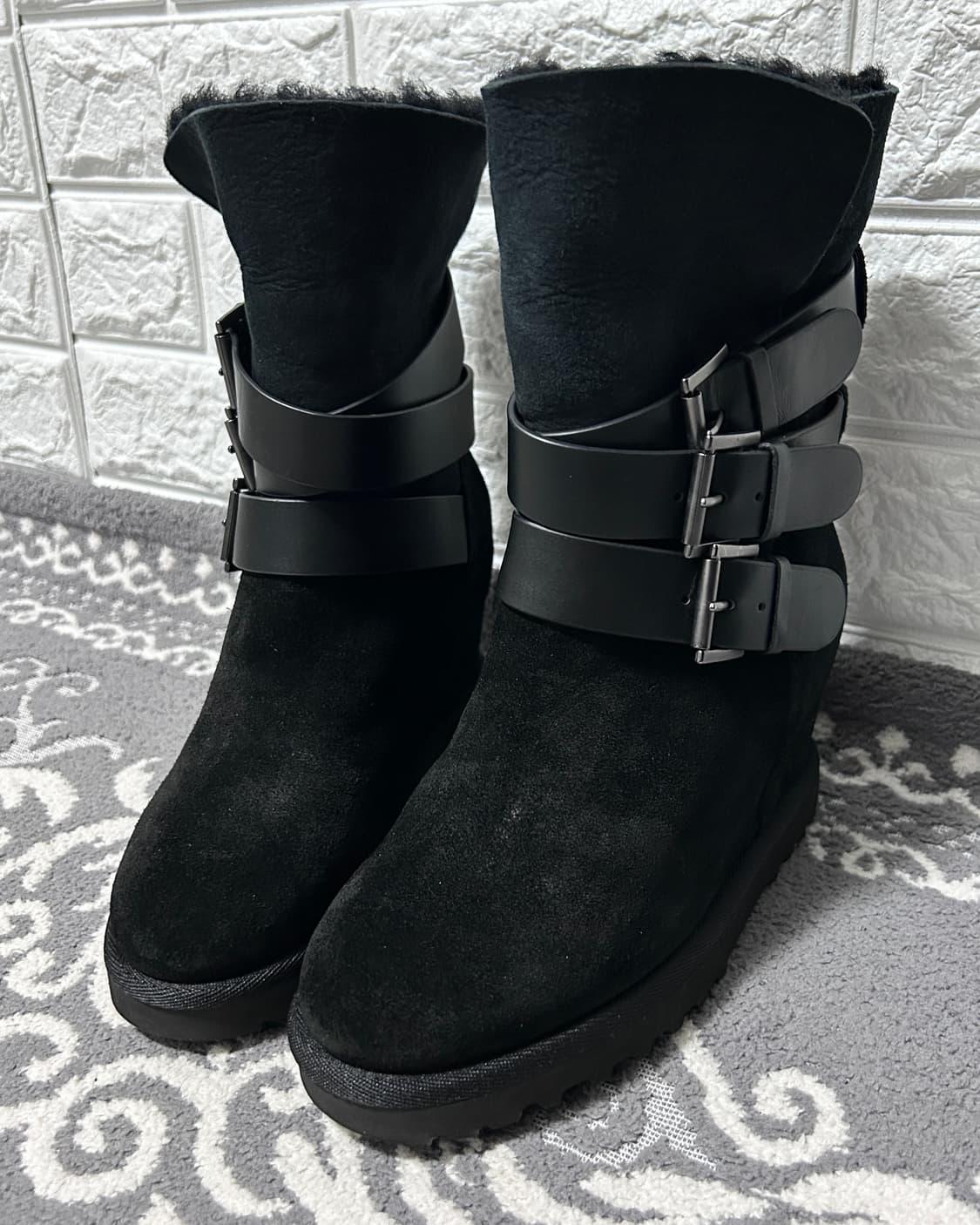 Ash 아쉬 히든 웨지 스웨이드 퍼 멀티 버클 부츠 상품이미지3